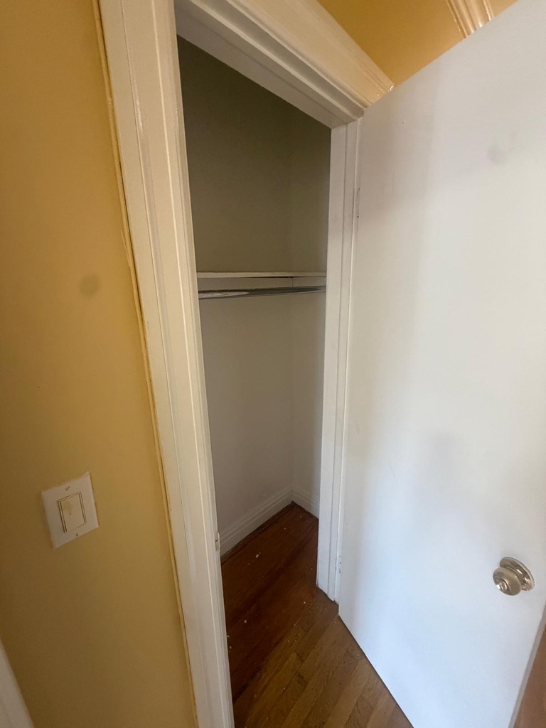 W 204th Street / Vermilyea Avenue - Photo 7