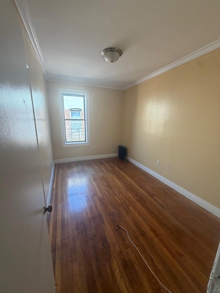 W 204th Street / Vermilyea Avenue - Photo 4