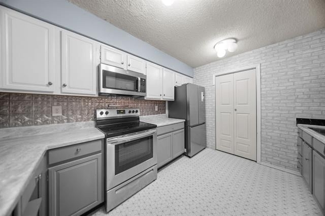 5501 Stoney Glen Drive - Photo 2