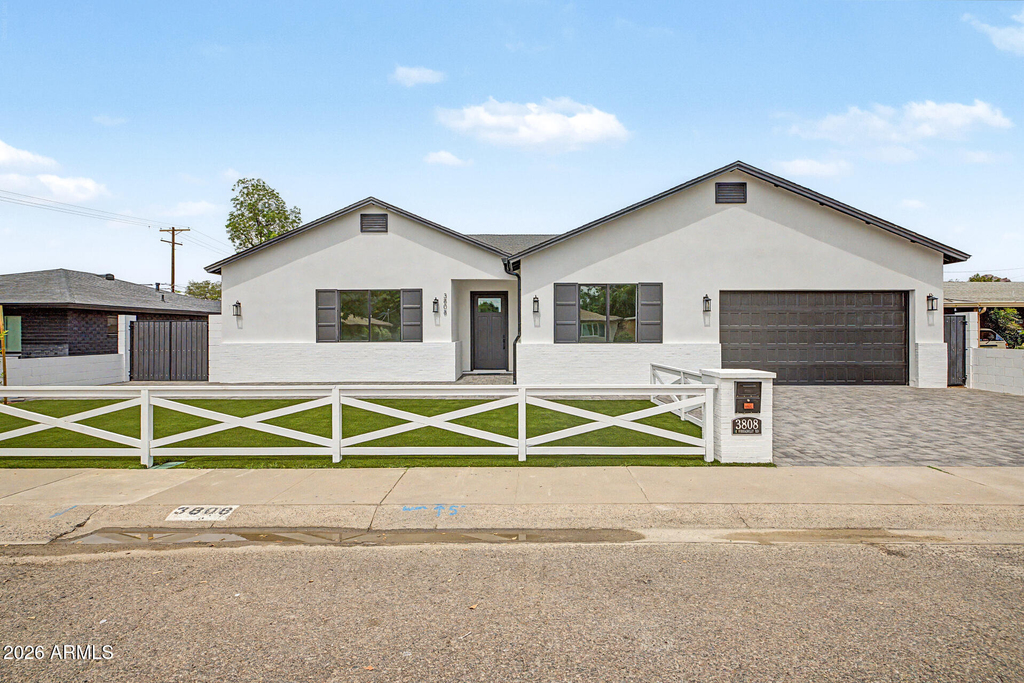 3229 E Roma Avenue - Photo 1