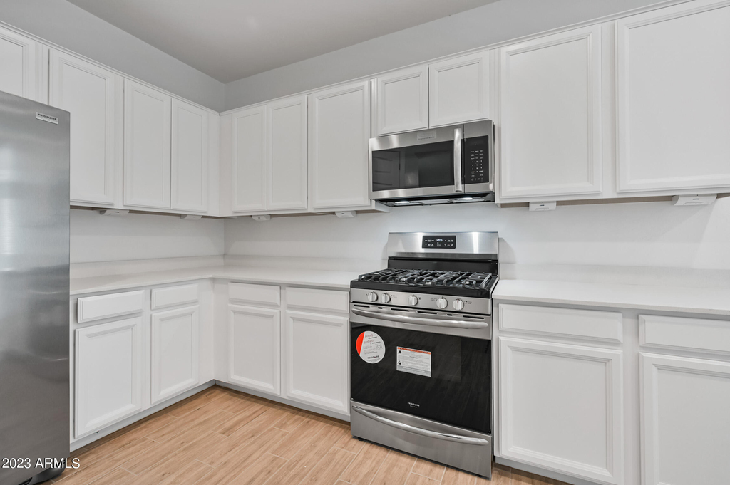 12617 W Kaler Drive - Photo 10