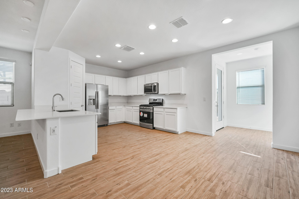 12617 W Kaler Drive - Photo 6