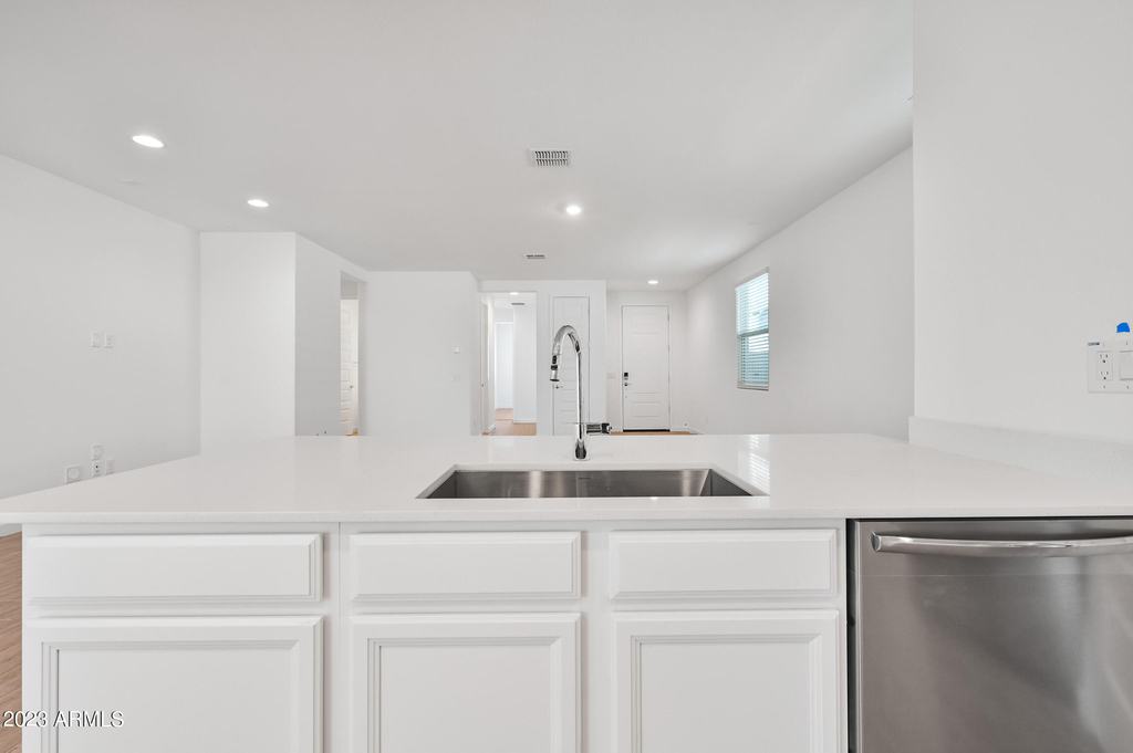 12617 W Kaler Drive - Photo 9