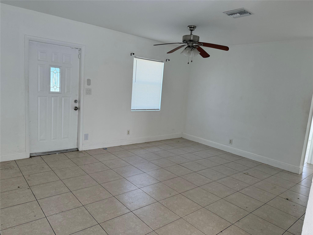 1139 Nw 9th Avenue - Photo 3