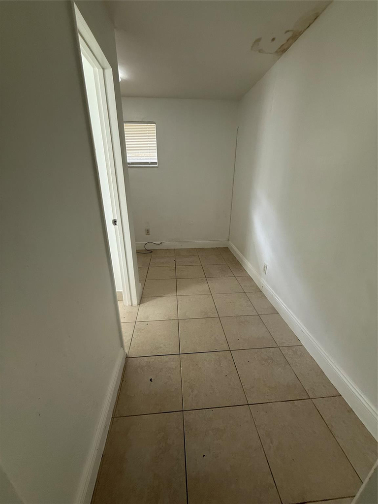 1139 Nw 9th Avenue - Photo 12