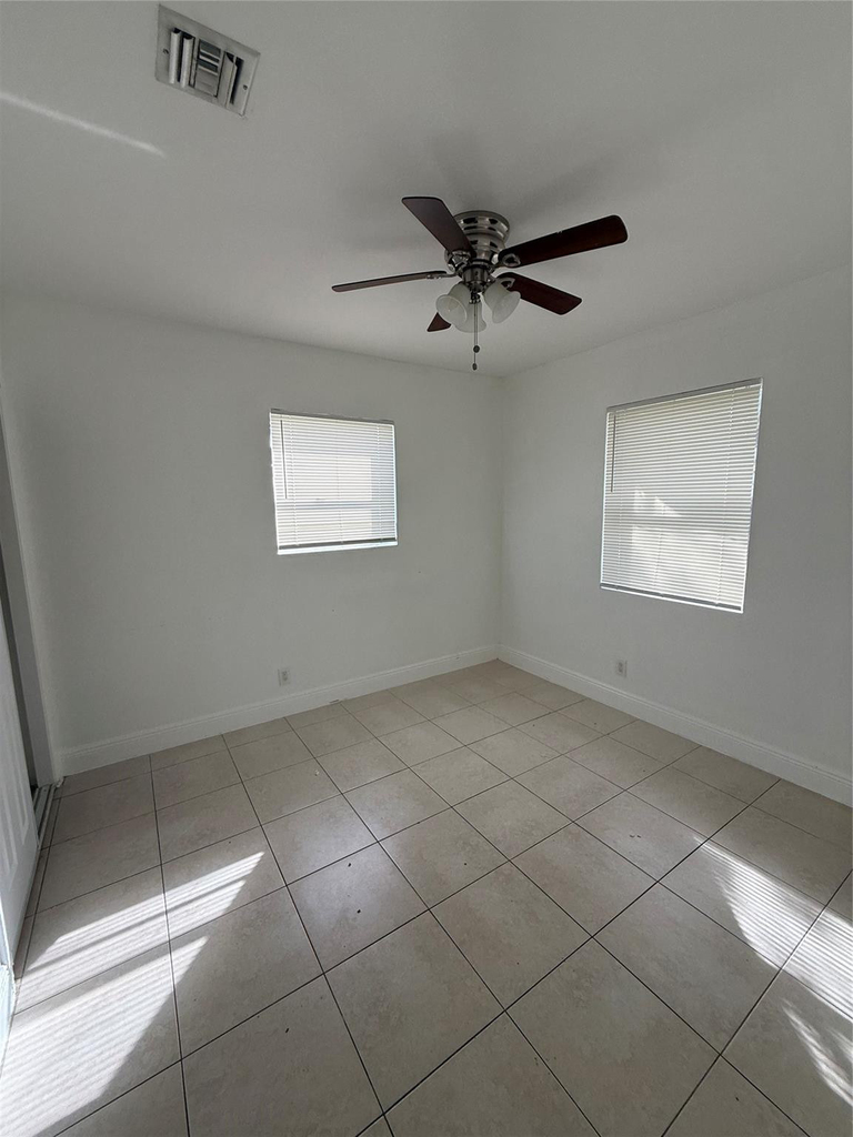 1139 Nw 9th Avenue - Photo 14