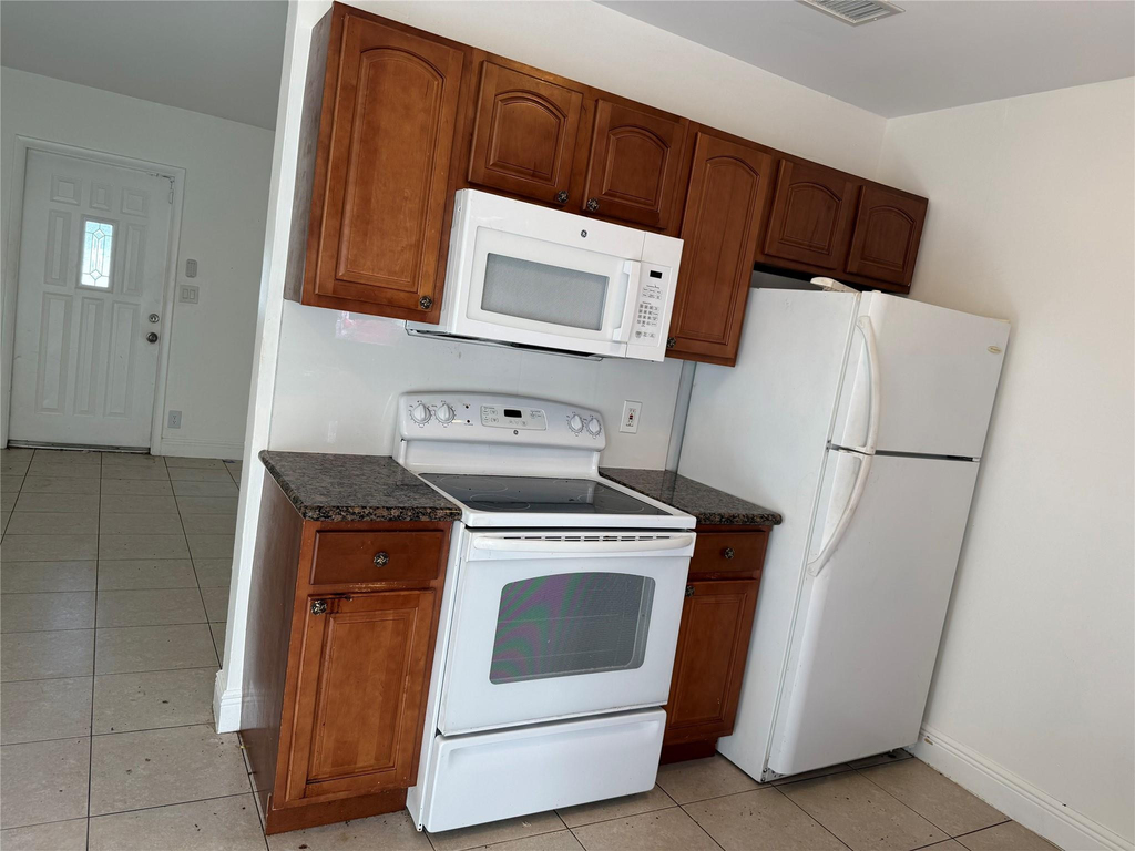 1139 Nw 9th Avenue - Photo 1