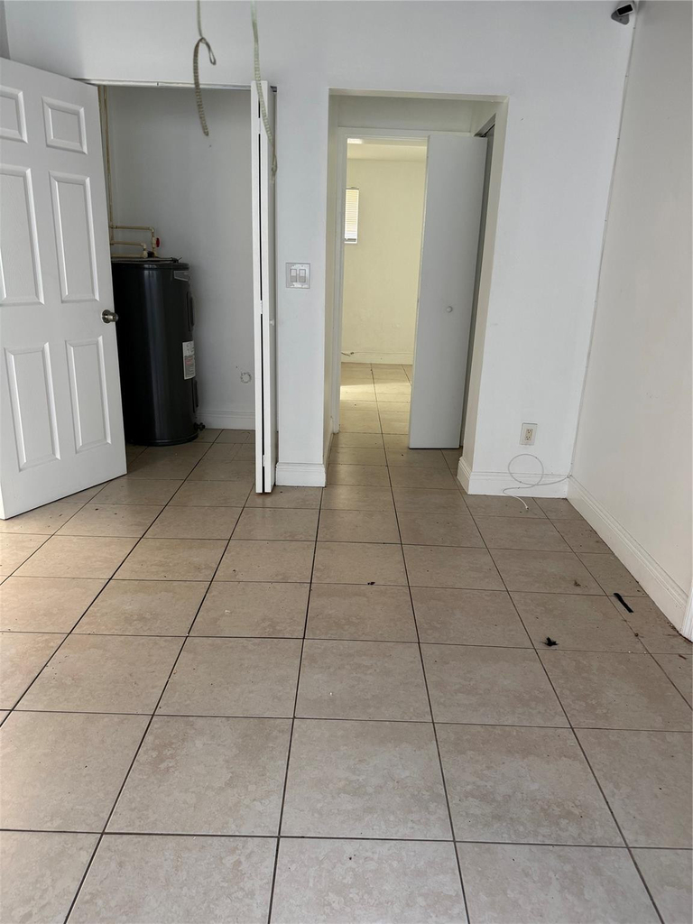 1139 Nw 9th Avenue - Photo 7