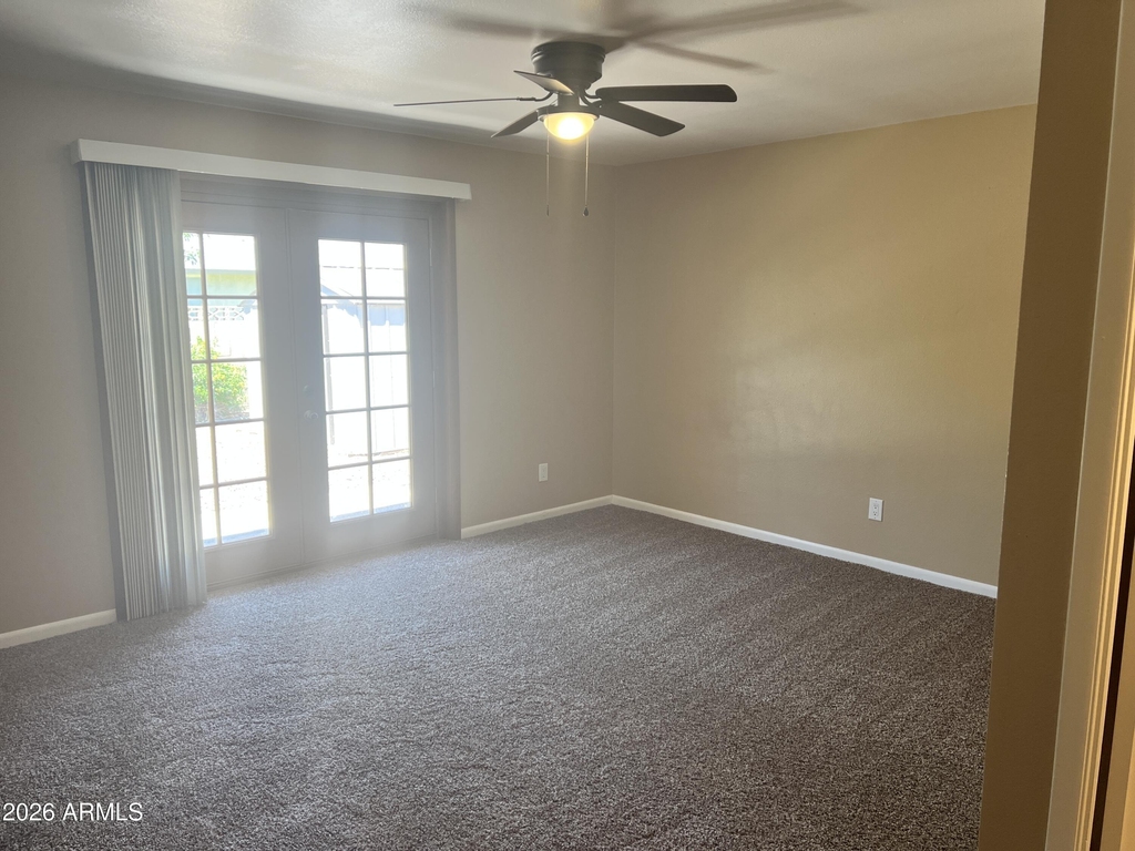 602 E Lodge Drive - Photo 10