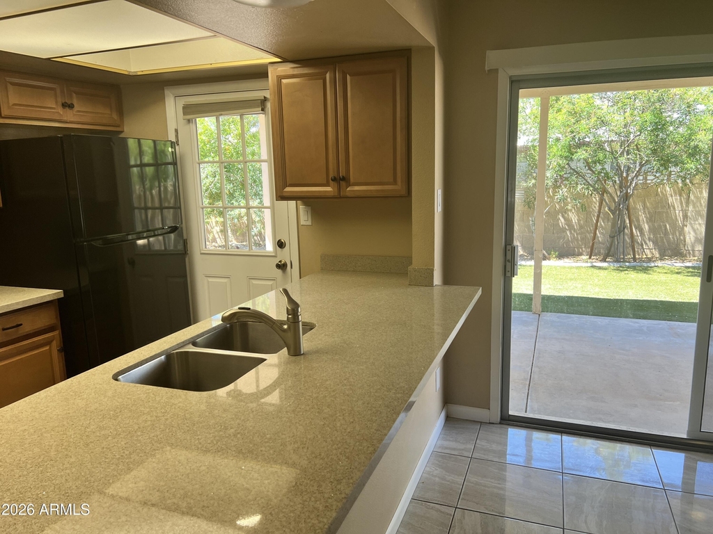 602 E Lodge Drive - Photo 7