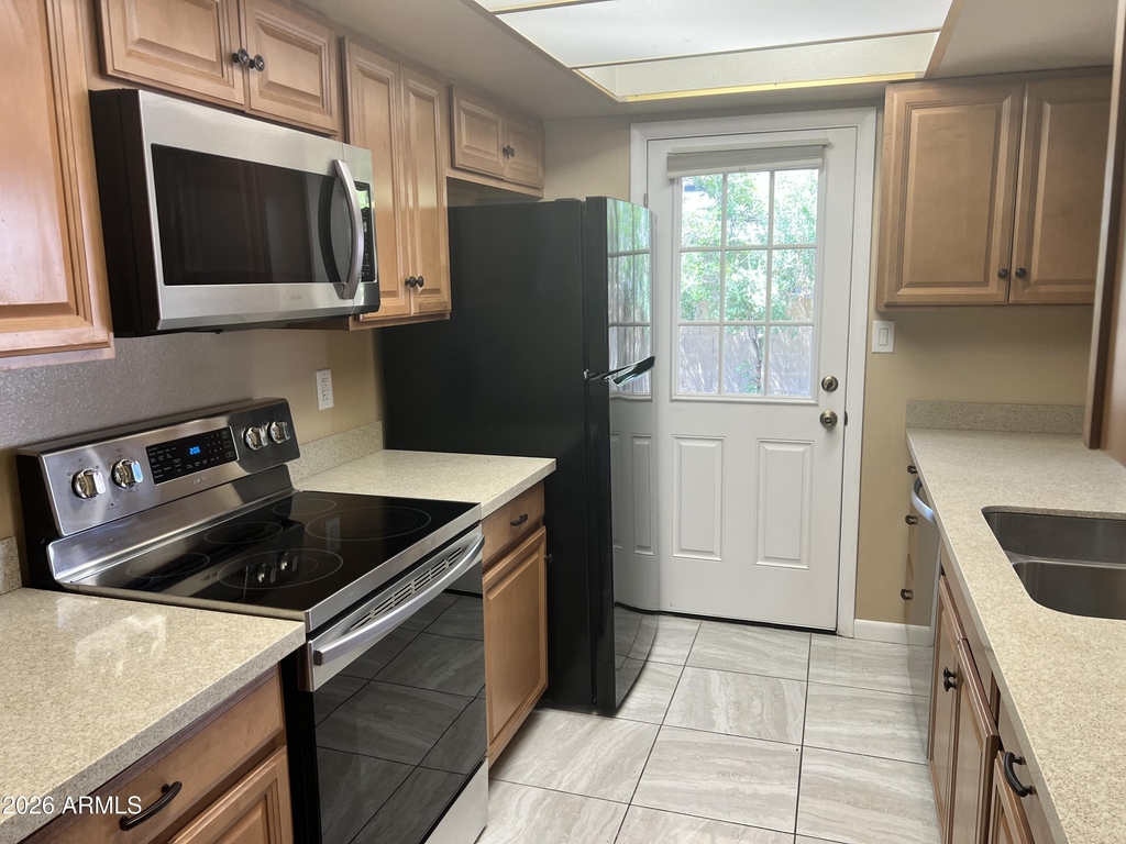 602 E Lodge Drive - Photo 4