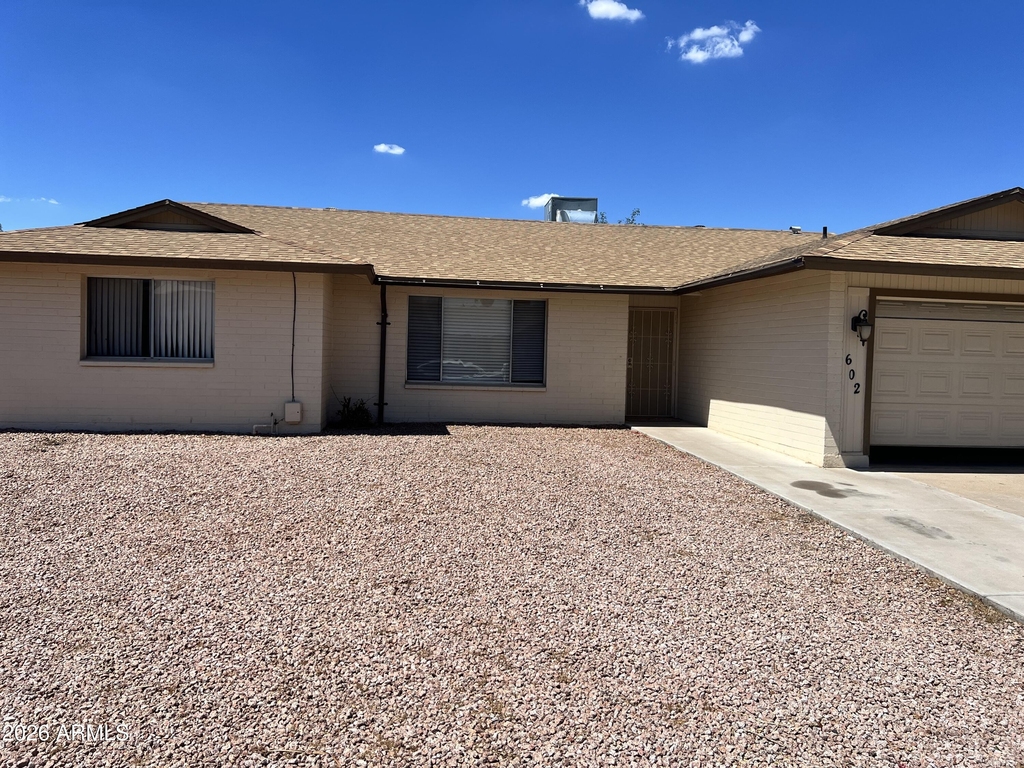 602 E Lodge Drive - Photo 2