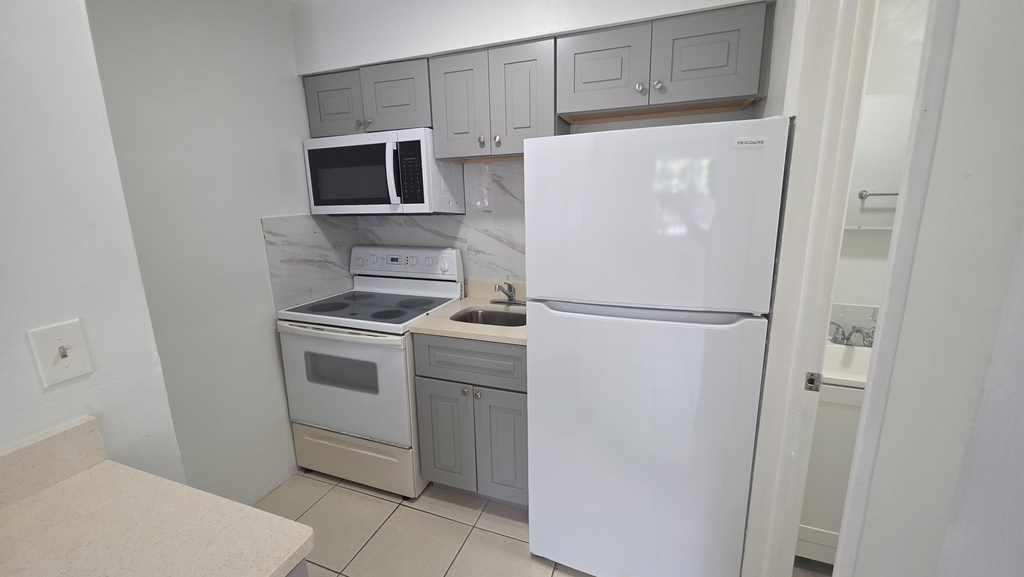 7311 Venetian Street - Photo 3