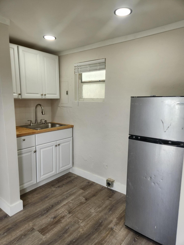 134 W 24th W - Photo 6