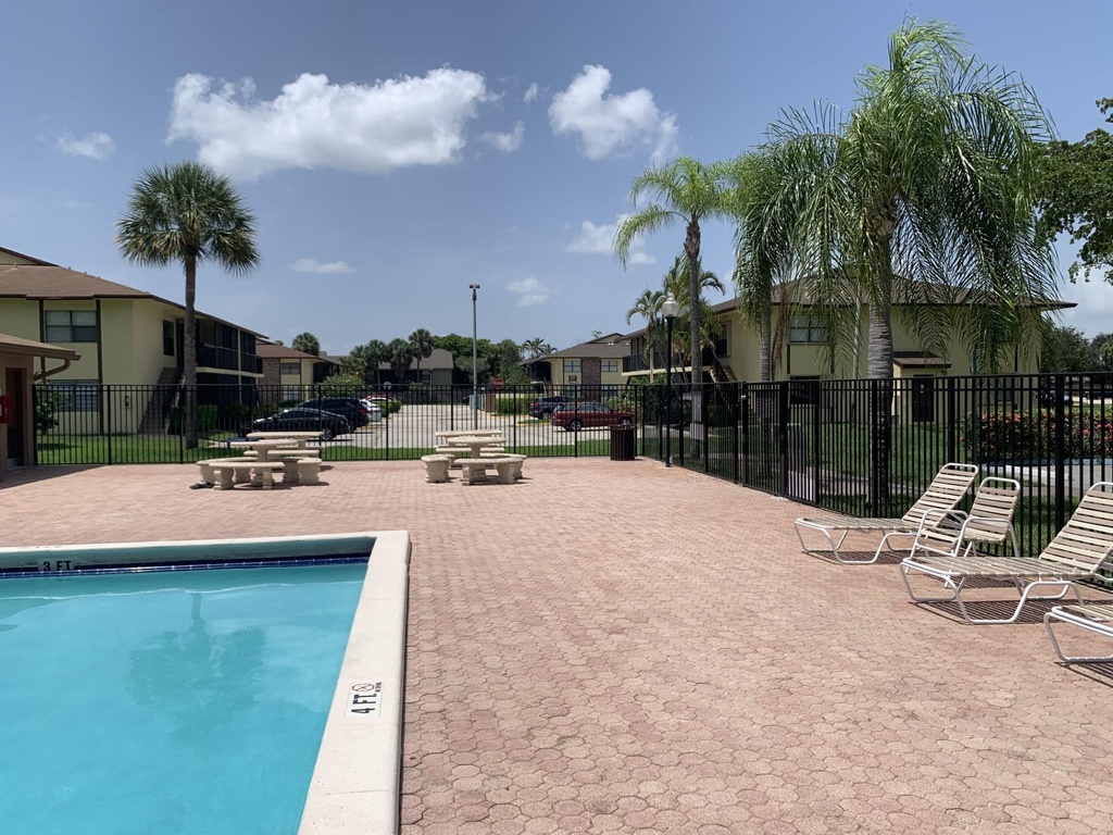 10011 Winding Lake Road - Photo 20
