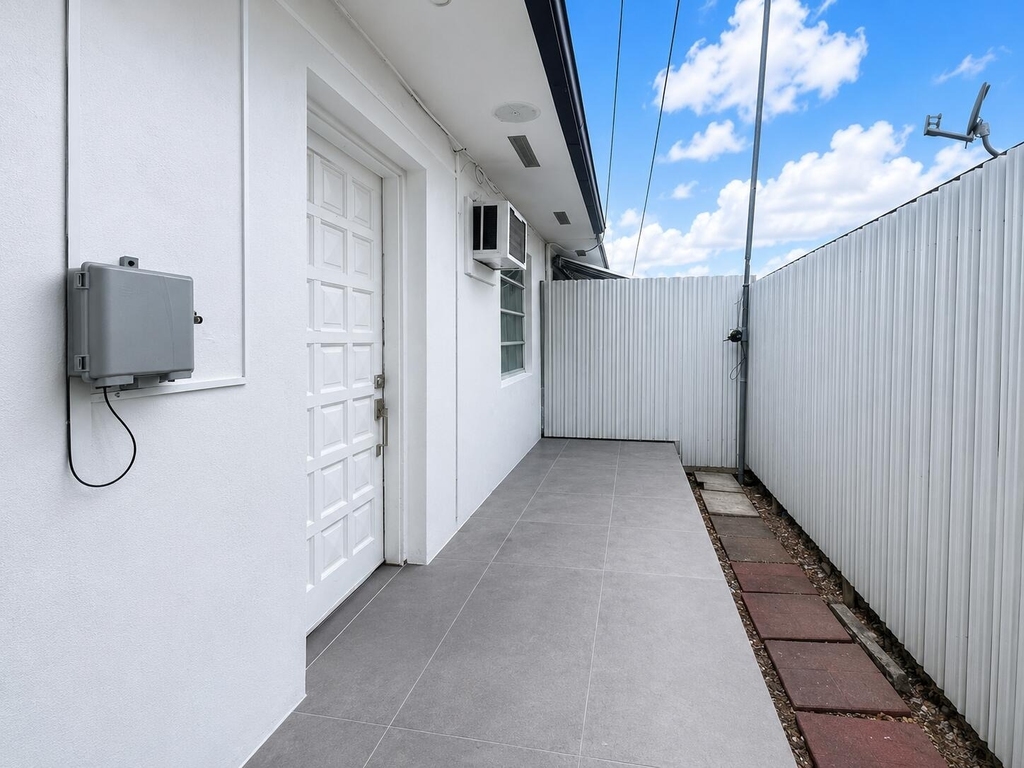 2152 Sw 72nd Avenue - Photo 8