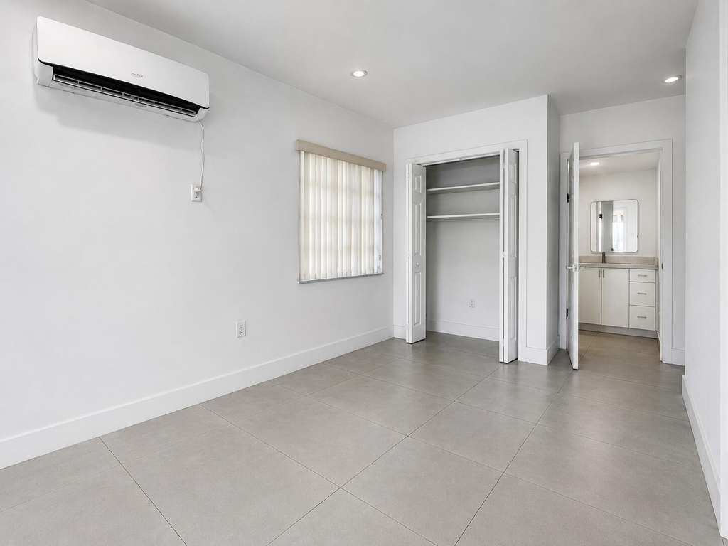 2152 Sw 72nd Avenue - Photo 2