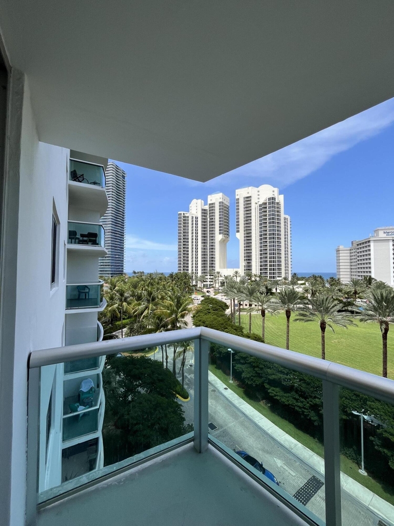 19370 Collins Avenue - Photo 18