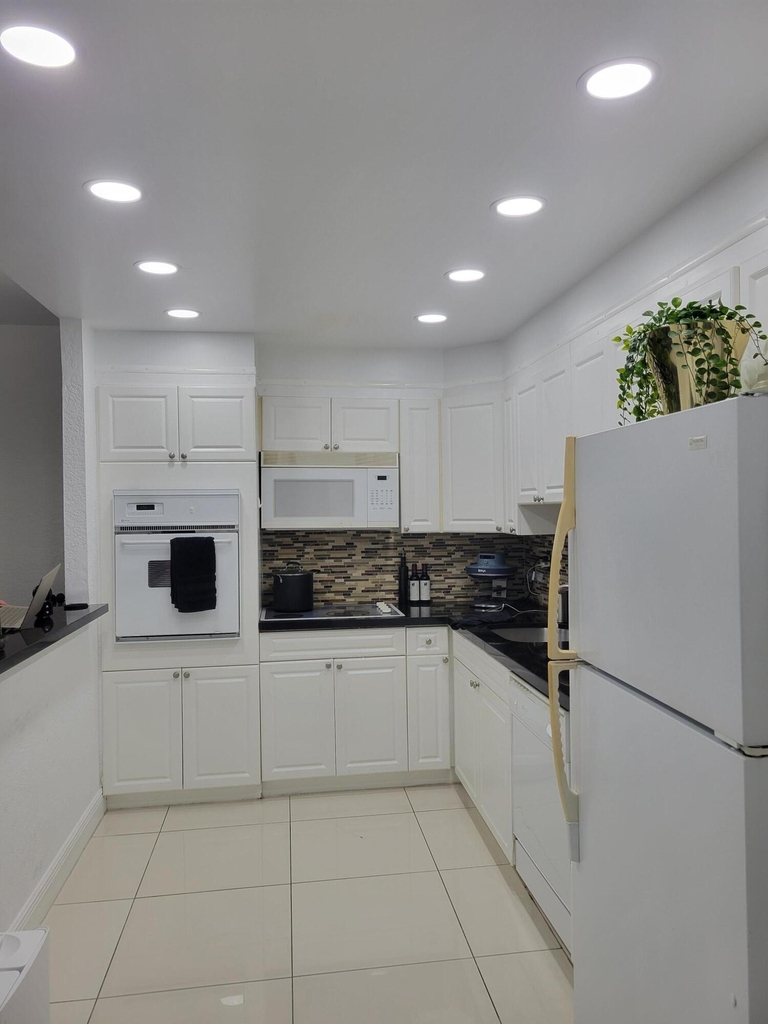 19370 Collins Avenue - Photo 0