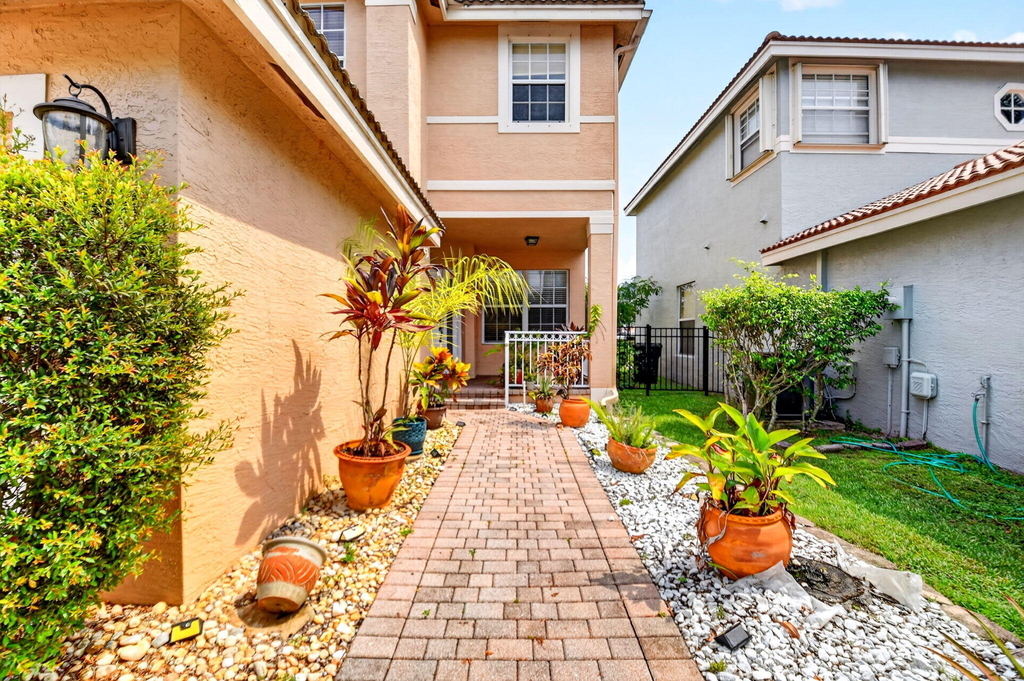 5018 Starblaze Drive - Photo 3