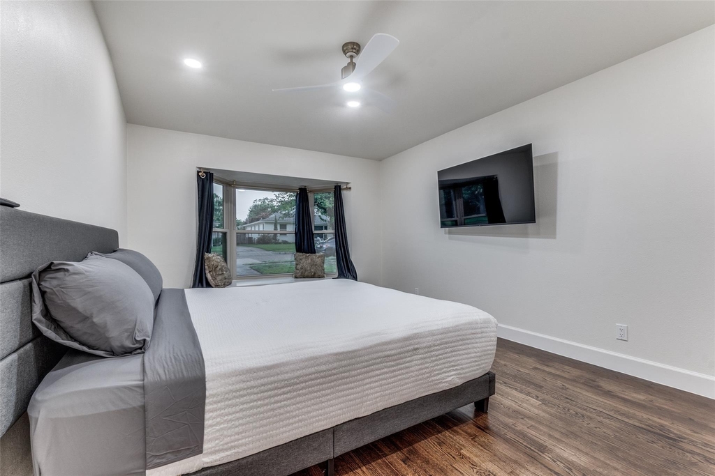9026 Livenshire Drive - Photo 16