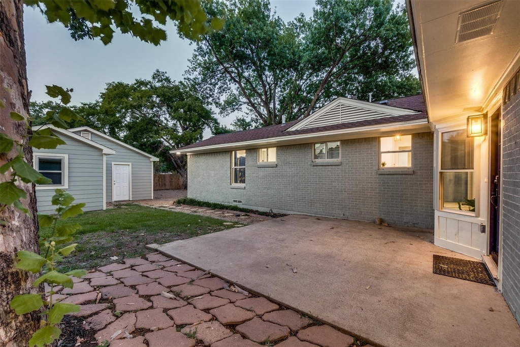 9026 Livenshire Drive - Photo 23