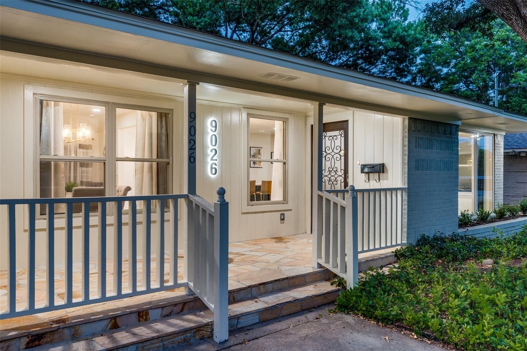 9026 Livenshire Drive - Photo 2