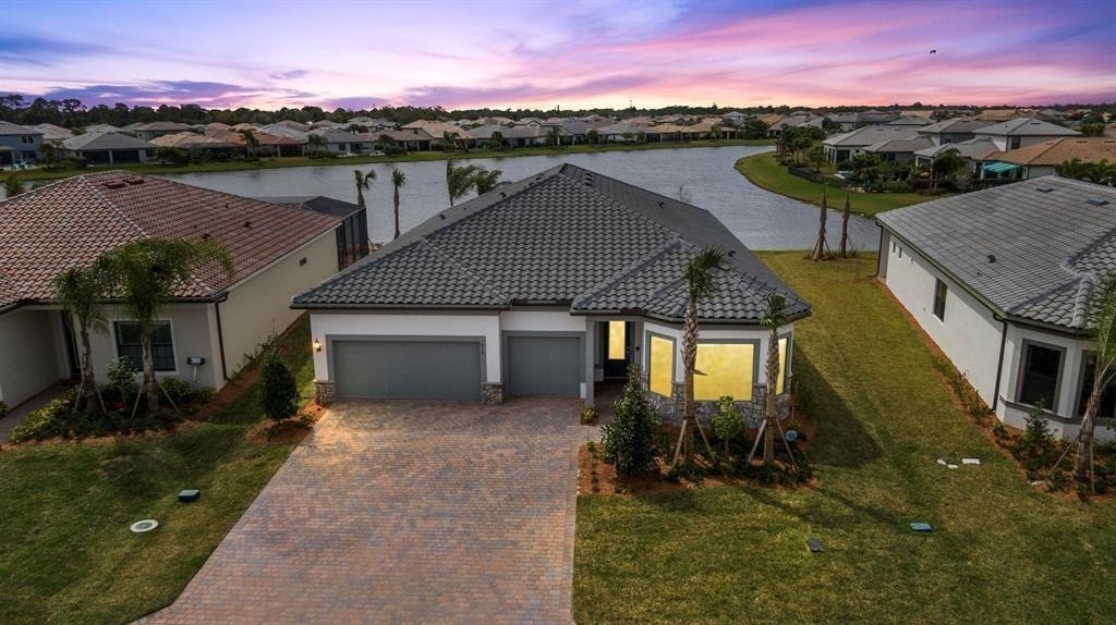 818 Se Courances Drive - Photo 1