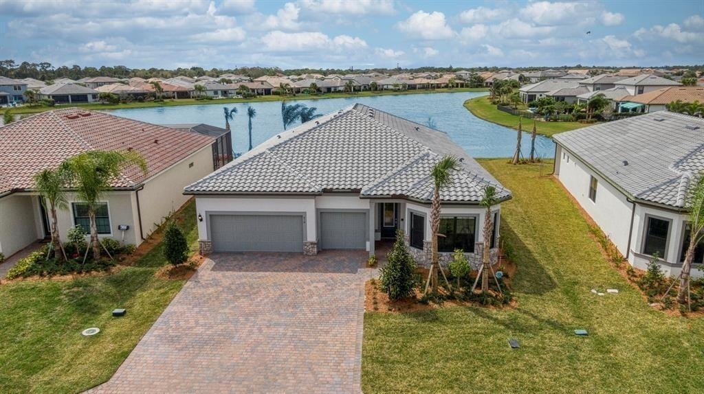 818 Se Courances Drive - Photo 0