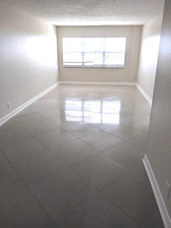 2555 Ne 11th Street - Photo 2