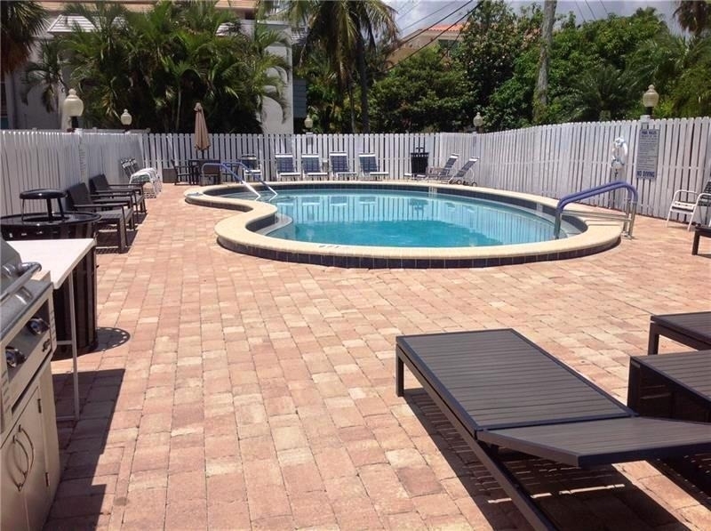 2555 Ne 11th Street - Photo 14
