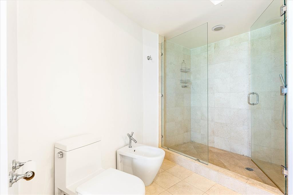 17201 Collins Avenue - Photo 23
