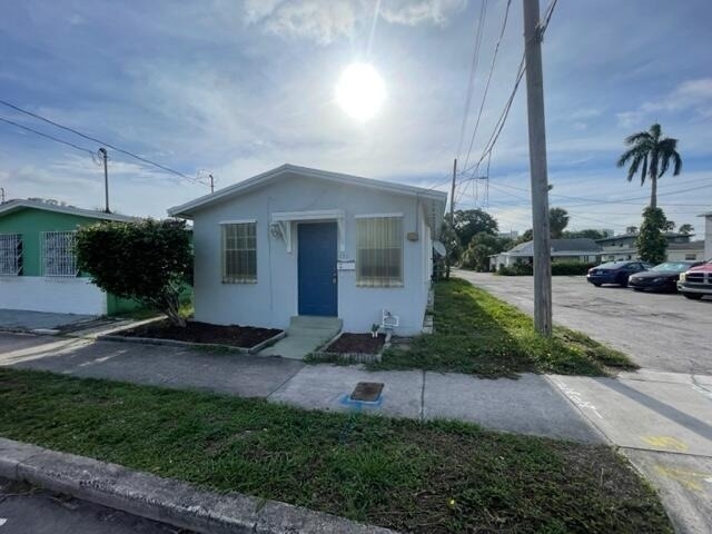 420 Douglass Avenue - Photo 0