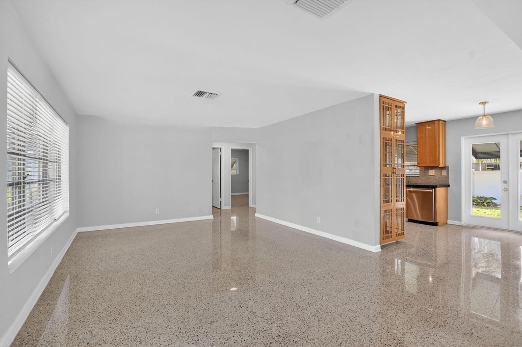 456 Ne 28th Terrace - Photo 8