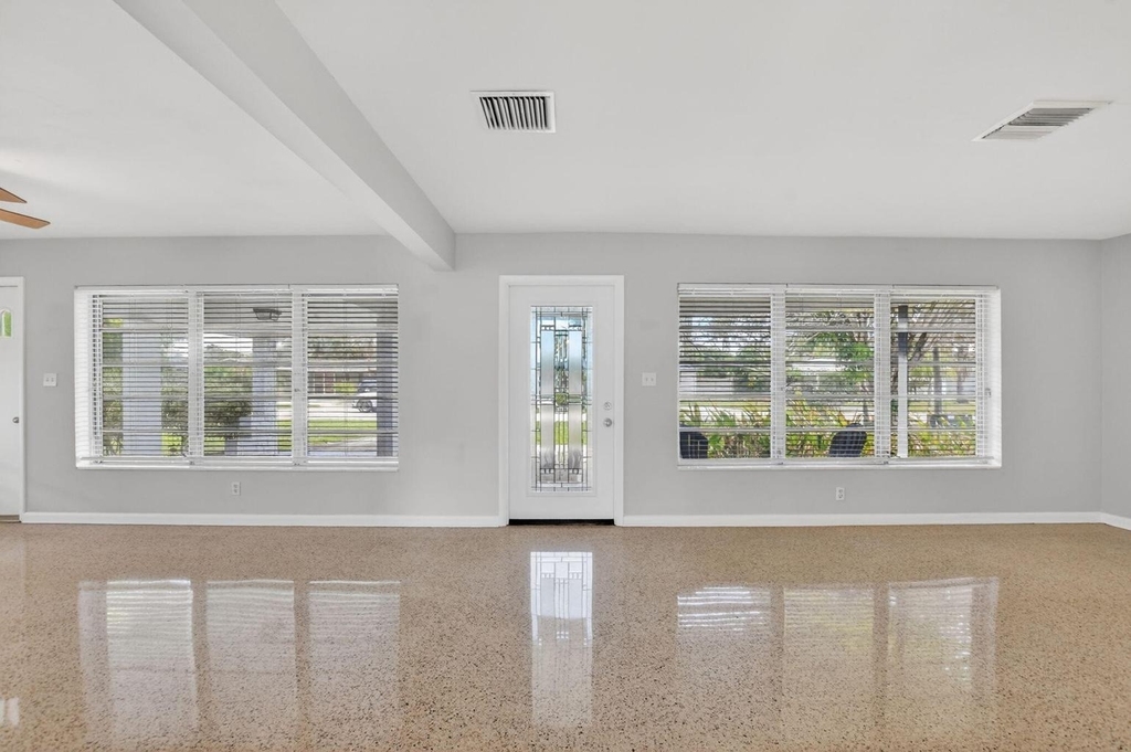 456 Ne 28th Terrace - Photo 3