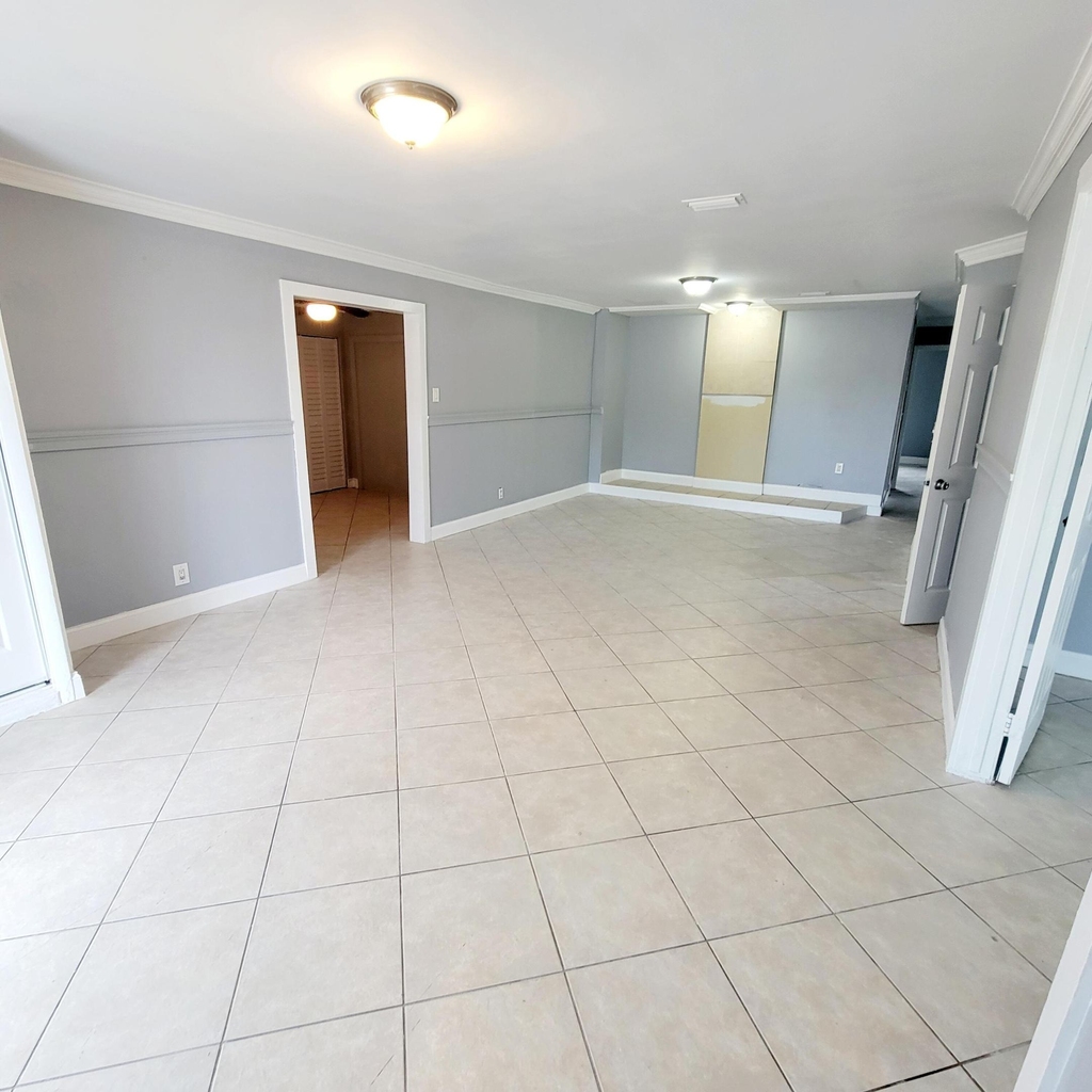 2021 Nw 64th Avenue - Photo 2