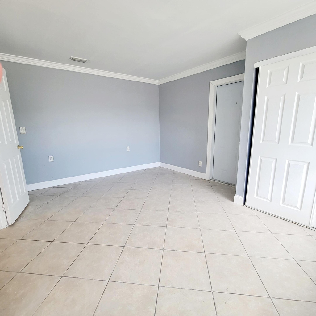 2021 Nw 64th Avenue - Photo 11