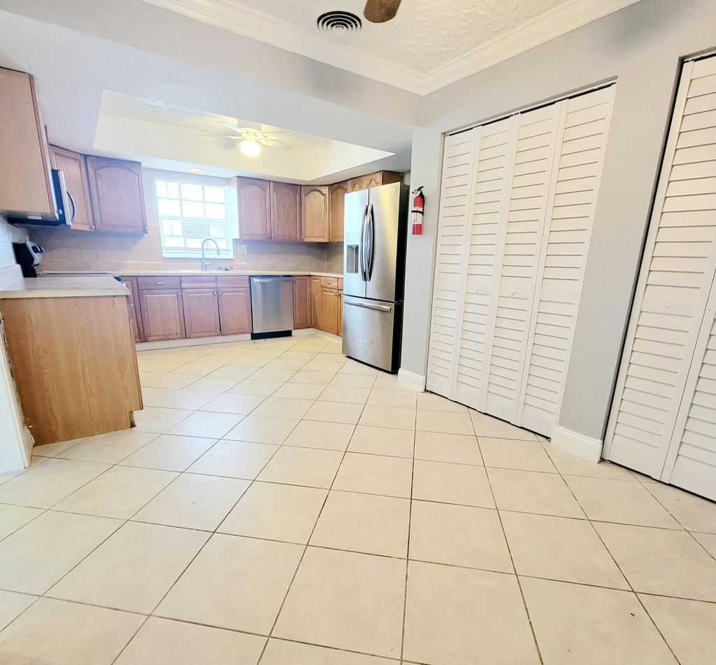 2021 Nw 64th Avenue - Photo 6