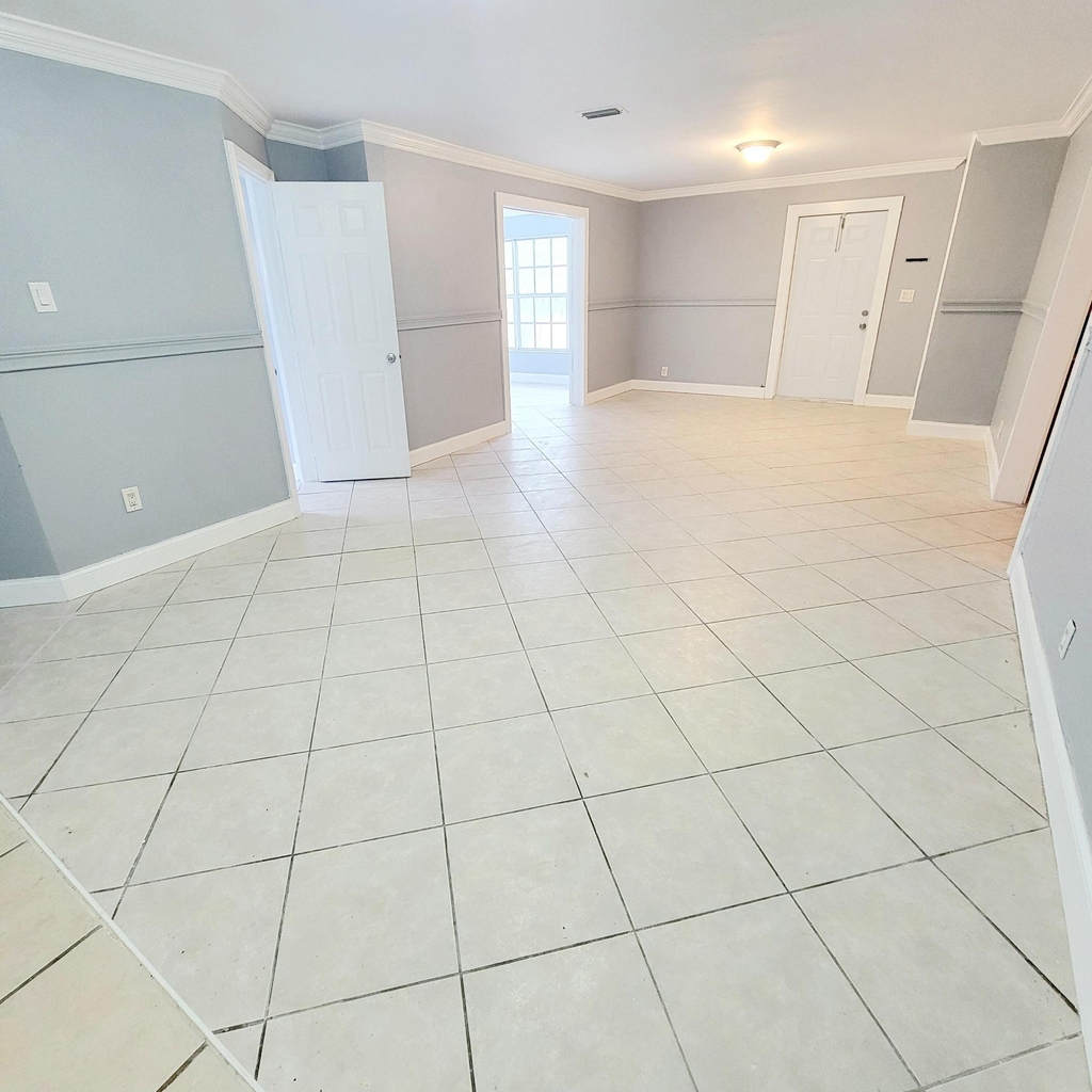 2021 Nw 64th Avenue - Photo 5
