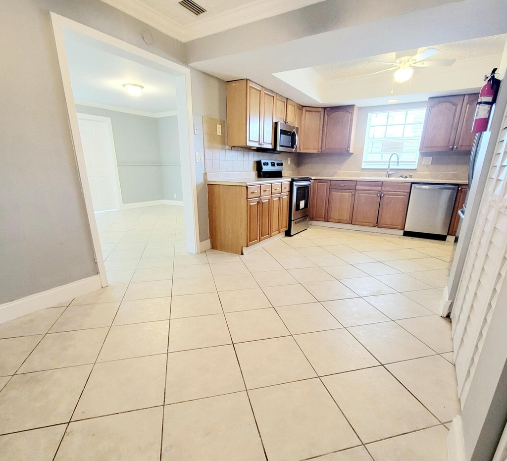 2021 Nw 64th Avenue - Photo 7