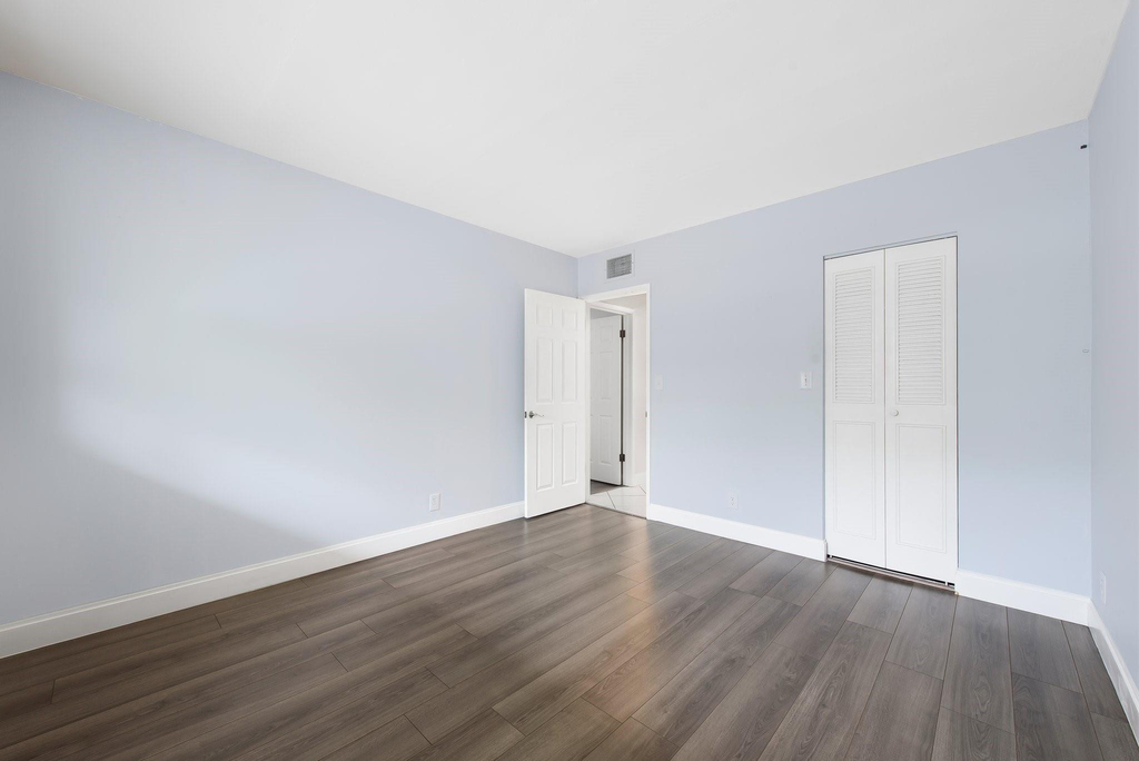 1340 Ne 28th Avenue - Photo 4