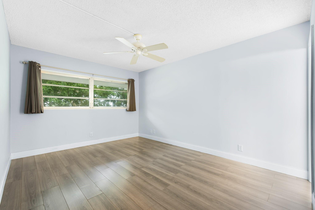 1340 Ne 28th Avenue - Photo 3
