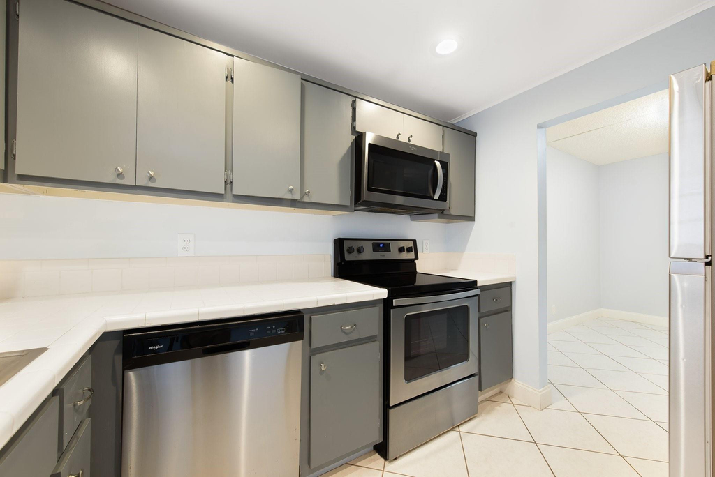 1340 Ne 28th Avenue - Photo 1