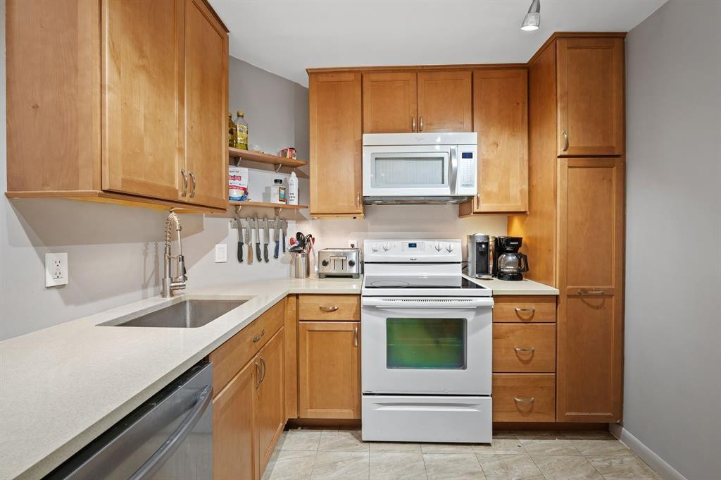 340 Sunset Drive - Photo 5