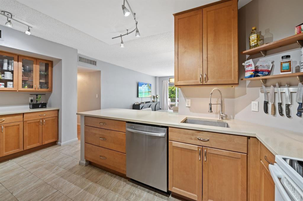 340 Sunset Drive - Photo 4