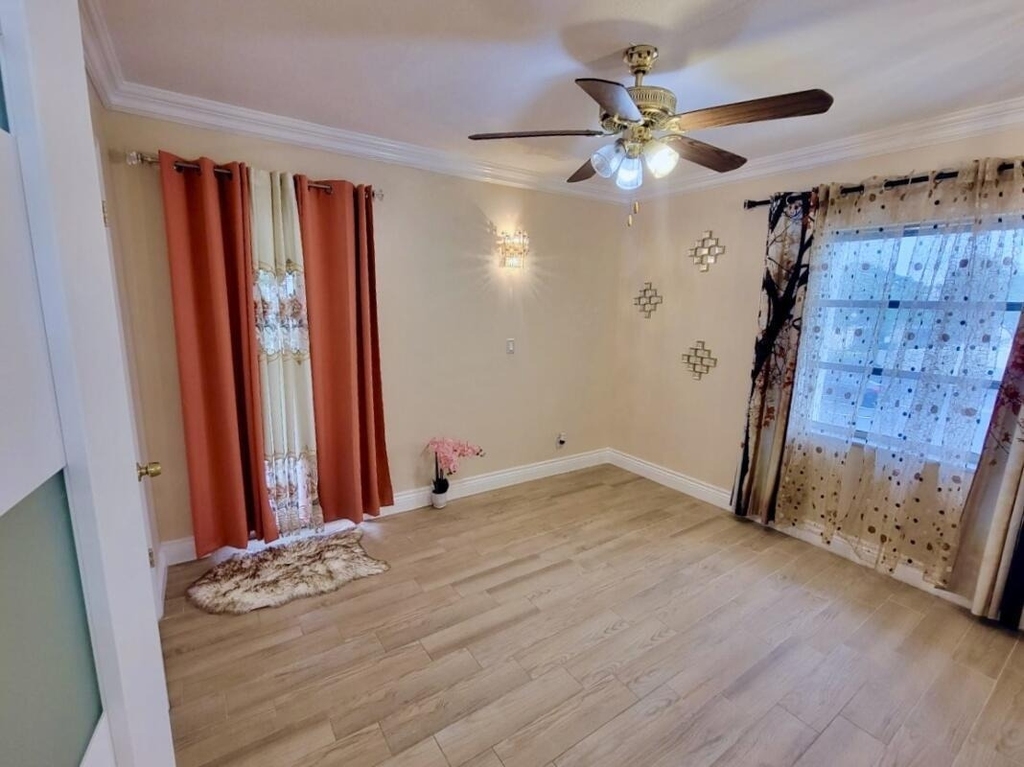 608 Nw 13th Street - Photo 2