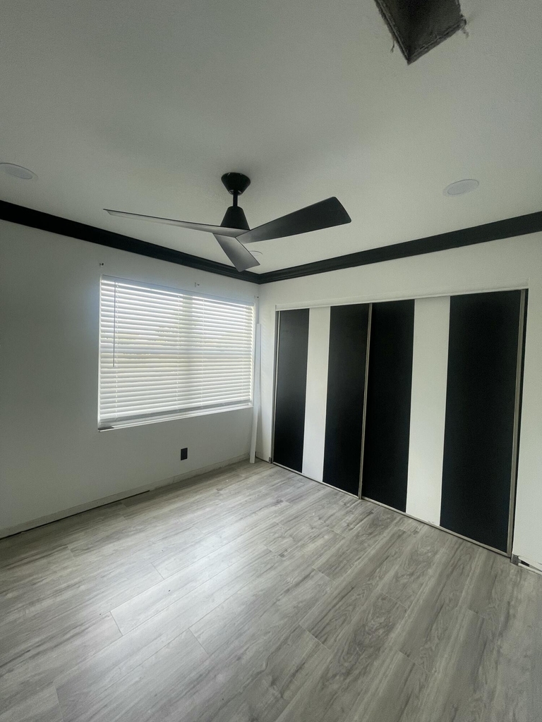 4674 Lakeside Circle - Photo 2