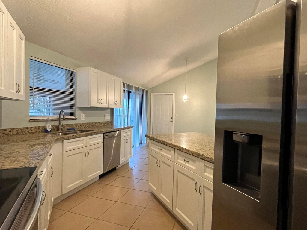 1258 Se Mc Farlane Avenue - Photo 5