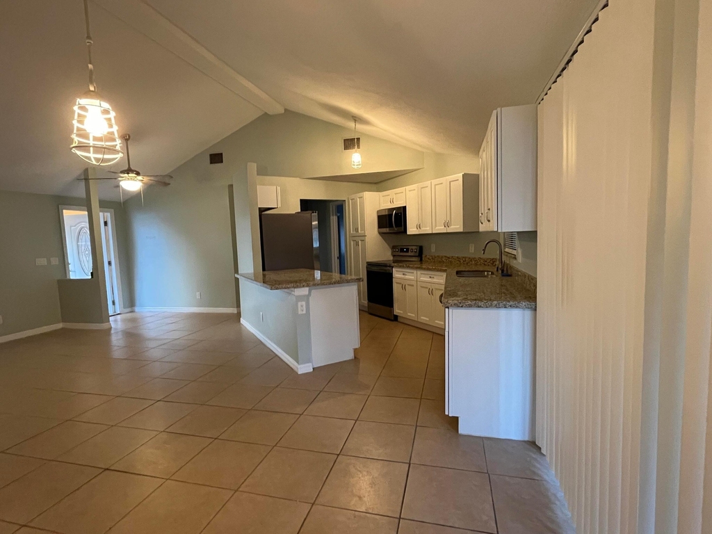 1258 Se Mc Farlane Avenue - Photo 4