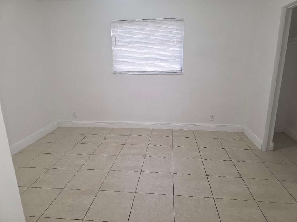 3640 Ne 1st Avenue - Photo 3